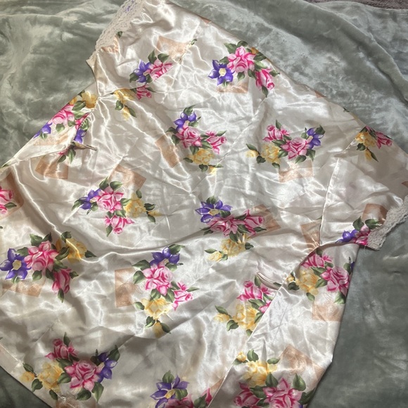 Vintage Secret Treasures Silky Floral Robe - Picture 6 of 7